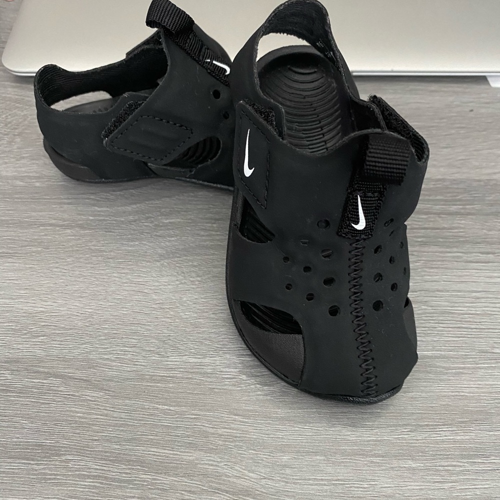Nike Toddler Sunray Sandals for baby boys!